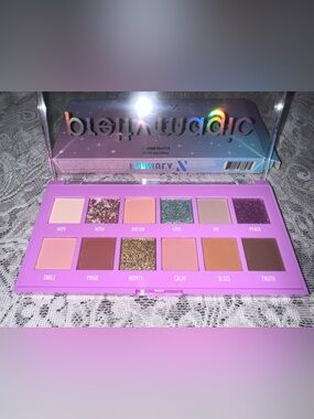 Formula Z Pretty Magic 12 Shade Eyeshadow Palette NIB